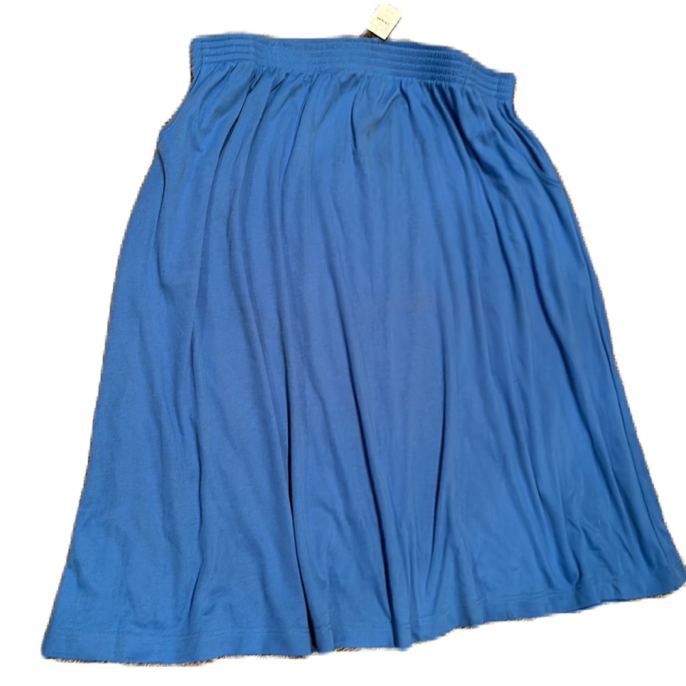 Lane Bryant LBW Knits Skirt. Size 3X. NWT. Periwinkle Blue. Has side pockets